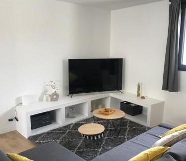 Lespignan Apartment | Agréable maison de village avec garage & terrasse
