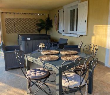 Cervione Apartment | Agréable rez de jardin avec Piscine et Jacuzzi