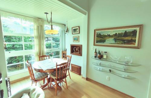 Bairro Lago Negro Apartment | Agradável Apt 2Quartos para família próx ao Lago Negro - 4 min do centro- com churrasqueira