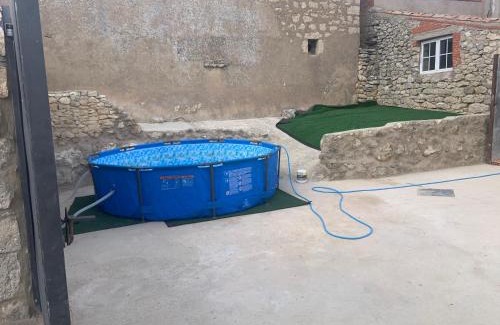 Adradas Apartment | Agradable casa con chimenea y patio totalmente privado
