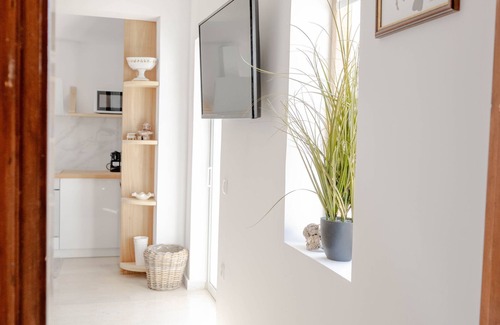 Limni Vouliagmenis House | Agrambeli Apartment 5/7 at Heraion Lagoon