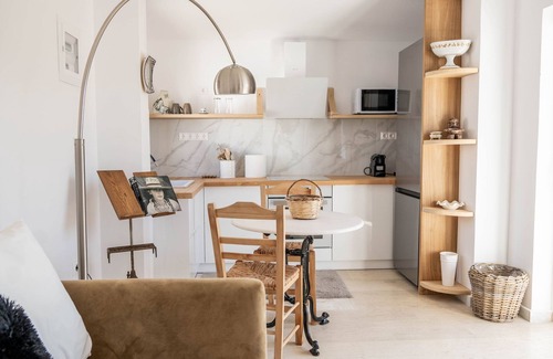 Limni Vouliagmenis House | Agrambeli Apartment 6/7 at Heraion Lagoon