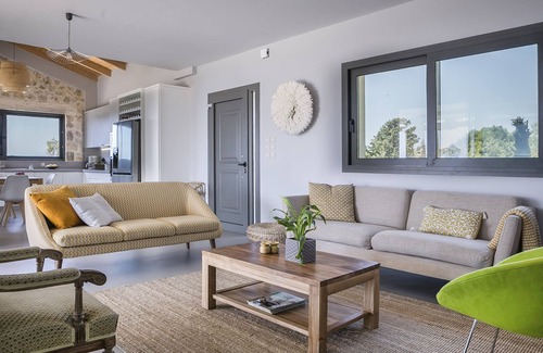 Pesada Villa | Agriasparengia : Stunning Villa with Pool ,sea/mountain view, 5 rooms/bathrooms