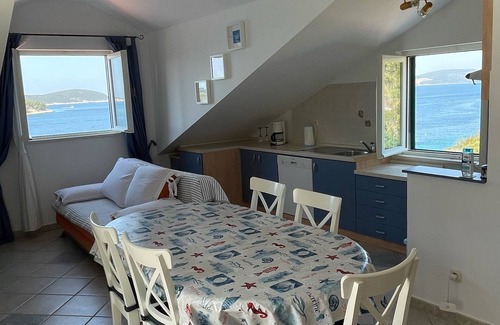 Maslinica Apartment | Agrimony penthouse in private stately villa