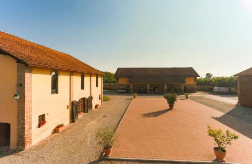 Voghera House | AGRITURISMO LE CORTI DELLA GUALDANA