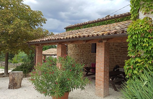 Pergola Apartment | Agriturismo Vecchia Quercia - Apartment "Frontone" for 4-5 people