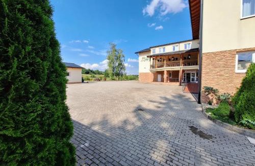 Hrustin House | Agrohotel Tri Brezy