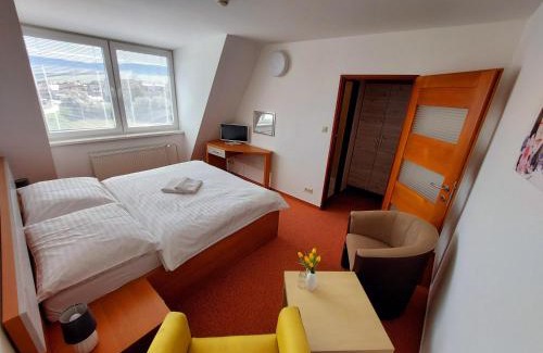 Hrustin House | Agrohotel Tri Brezy