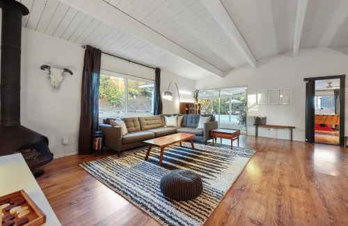 Mount Helix House | Agua Dulce - Mid Century Oasis - Pool &Hot Tub