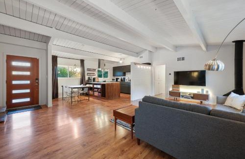 Mount Helix House | Agua Dulce - Mid Century Oasis - Pool &Hot Tub
