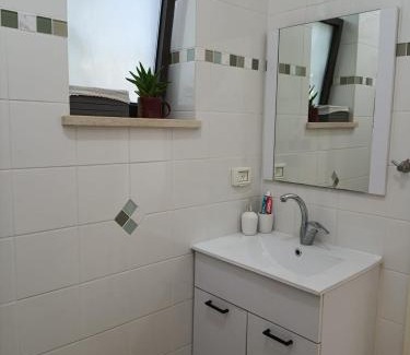 Lehavot HaBashan House | AguaLife - A private room with private shower