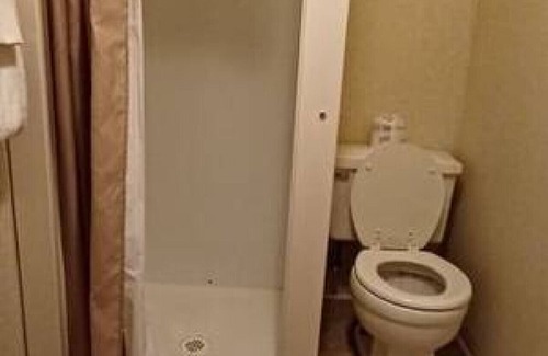 Wabasha Hotel | AH #22 · AH #22 Queen Suite w/SS/shower/Fridge