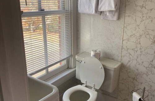Wabasha Hotel | AH #35 · AH #35 Full w/Tub/Shower