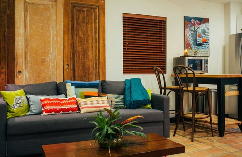 Northeast Coconut Grove Cottage | Ah We Wa Premier Cottage in the Grove