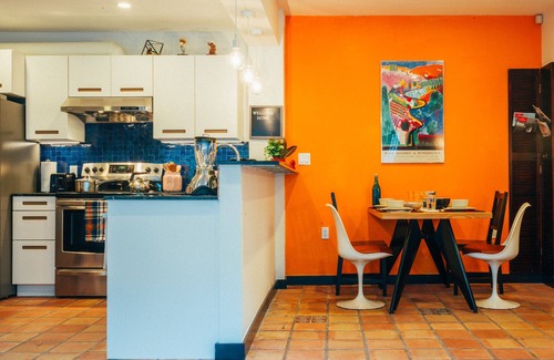 Northeast Coconut Grove Cottage | Ah We Wa Premier Cottage in the Grove