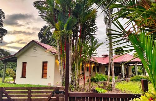 Aloomba House | Ahana Hillside - Scenic Stay Near Cairns