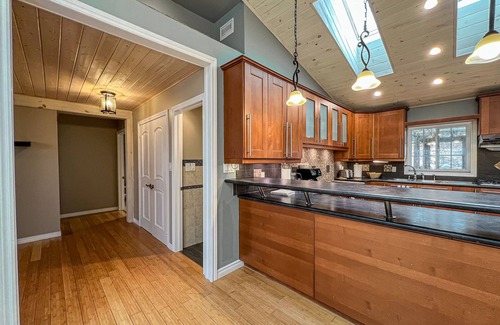 Magnetawan House | Ahmic Lake Resort's 5-bedroom Luxury House