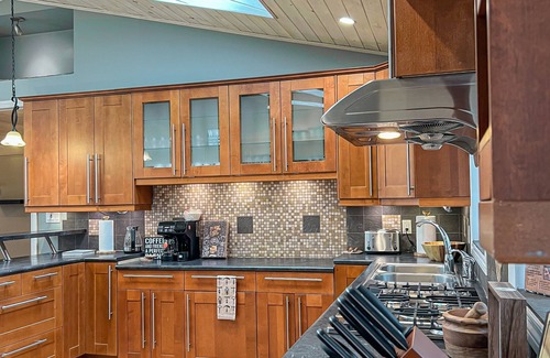 Magnetawan House | Ahmic Lake Resort's 5-bedroom Luxury House