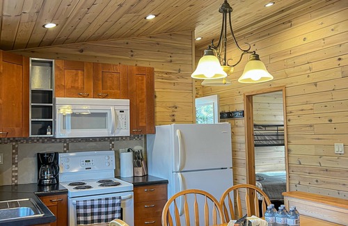 Magnetawan Cottage | Ahmic Lake Resort's 3-Bedroom Cottage (Black Bear Cottage)