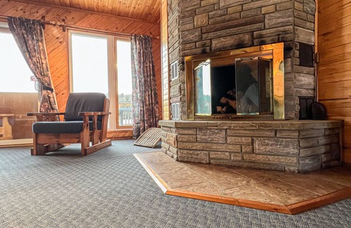 Magnetawan Cottage | Ahmic Lake Resort's 3-Bedroom Cottage (Red Fox Cottage)