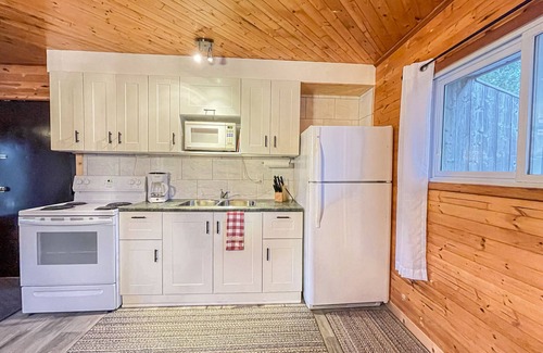 Magnetawan Cottage | Ahmic Lake Resort's 3-Bedroom Cottage (Moose Cottage)