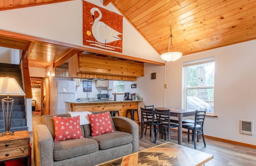 Manzanita House | Ahoy Matey is close to the beach, dog friendly!