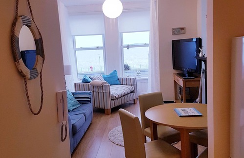 Carrickfergus Apartment | Ahoy4 Carrickfergus Front-line Sea-views!n