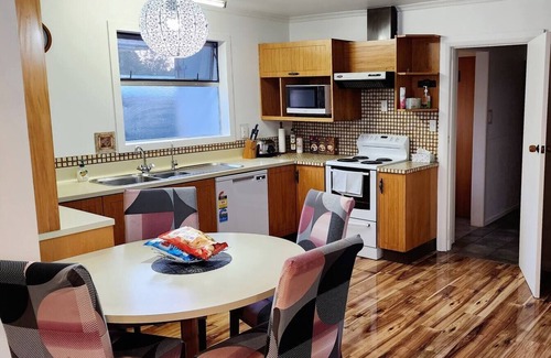 Ahuriri House | Ahuriri Escape - Home Away Home, Entire Bungalow