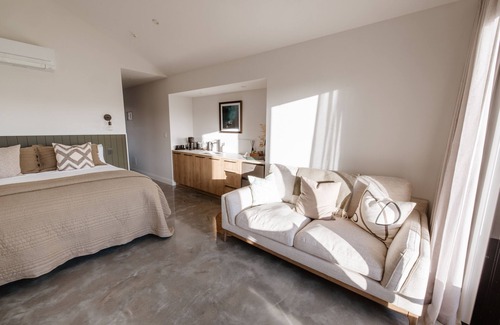 Mangawhai Cabin | Ahuru House a touch of Luxury - Tui Room