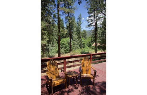 Idyllwild Cabin | Ahwahnee-be Vintage Cabin - Three blocks to town!