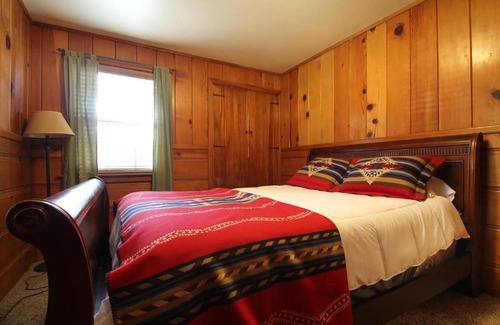Idyllwild House | Ahwahnee-be Vintage Cabin - Walk to town!