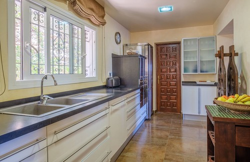 Siesta Villa | Air-Conditioned Villa with Sea View, Salty Pool, Terraces & Wi-Fi; Parking Available