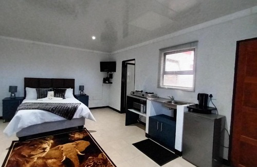 Acornhoek House | Aidah Residents Guest House