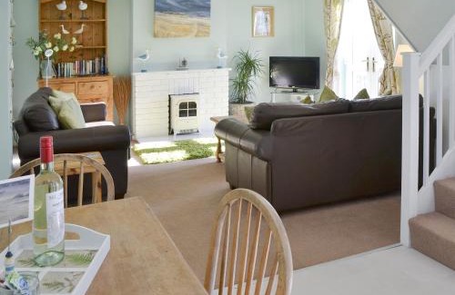 Dunstan House | Aidan Cottage