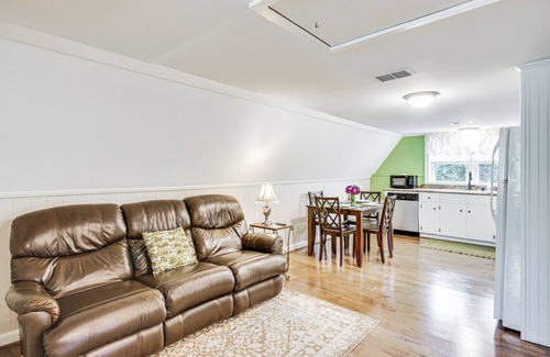 Aiken Apartment | Aiken Apt w/Garden-View Balcony: Half-Mi to Dtwn!