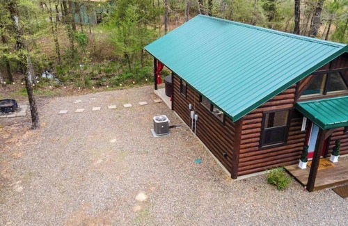 Hochatown Cabin | Ain't Life Grand-Honeymoon Cabin/Hot Tub/Location