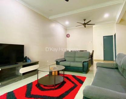 Bandar Sri Sendayan Apartment | Ainsdale Homestay 4 Bedrooms by DKAY in Seremban 2