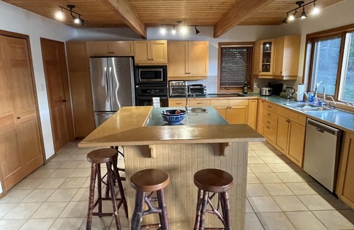 Pender Island House | Ainslie Cove: Waterfront Family Vacation Home On Pender Island, BC