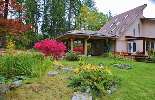 Kaslo House | Ainsworth Lakefront Getaway