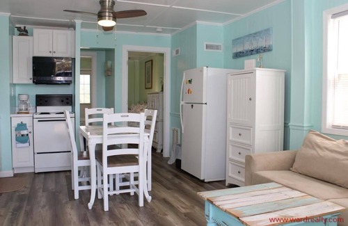 Ocean City Beach Condo | Aint Dat A Beach I - 1BR Lower Unit on the 2nd Row