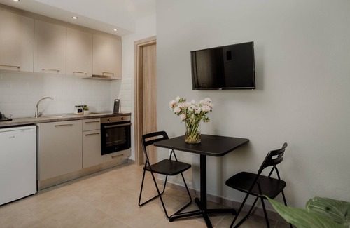 Aristotelis Apartment | Aiora Yard - Anemone