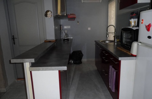 Villeneuve-les-Avignon Villa | Air-conditioned 2-bedroom house large swimming pool from 12pm to 7pm pets welcome