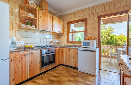 Urbanizacion Mont Ferrutx House | Air-Conditioned Holiday Home with Pool, Garden, Terrace & Wi-Fi