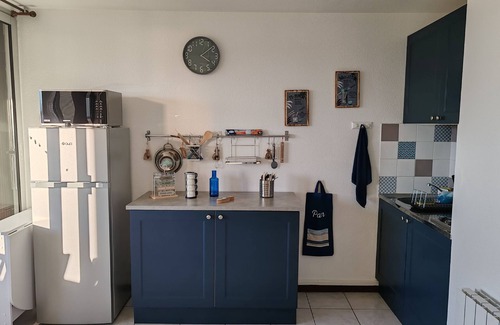 Les Arenes Apartment | Air-conditioned studio in tourist residence, 800m from beach and shops