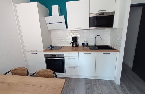 La Jetee Apartment | Air-conditioned apartment 2 steps from the beach. Covered parking space