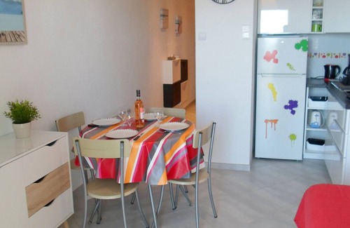 Balaruc-les-Bains Apartment | Air-conditioned apartment near thermal baths with balcony