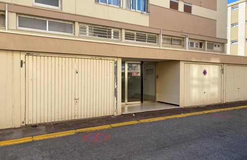 Balaruc-les-Bains Apartment | Air-conditioned apartment near thermal baths with balcony