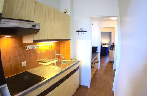 La Garde-Freinet Apartment | Air-conditioned apartment in the heart of the village