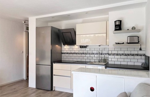 Cavaliere Apartment | Air-Conditioned 1-Bedroom Apartment with Pool, Wi-Fi, and Private Parking at Le Lavandou
