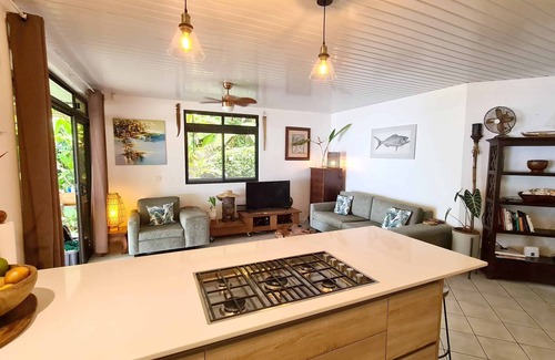 Paea House | Air-conditioned 2 bedroom house by the sea